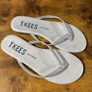 TKEES Lily Glitters Flip Flop in Gleam Size 5